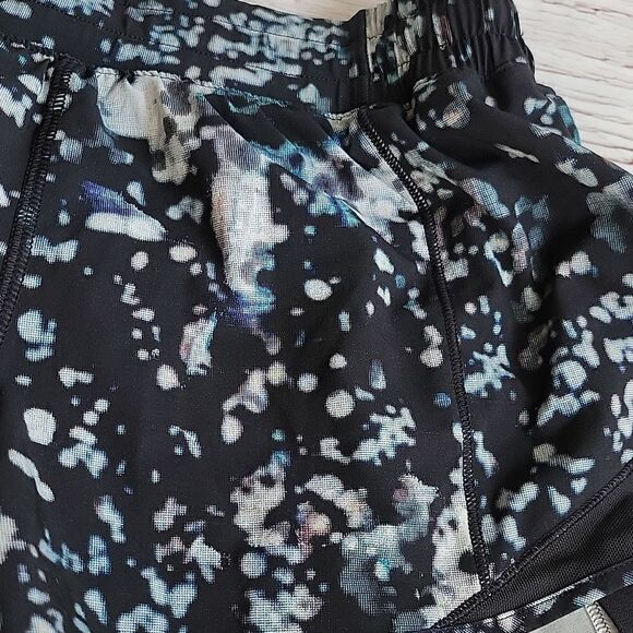 LULULEMON Black and Blue Printed Shorts Size 10 - Picture 4 of 6